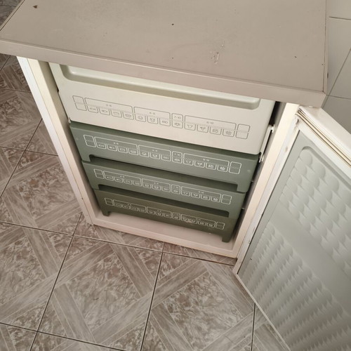 Bosch countertop freezer with 4 drawers, used, fully functional