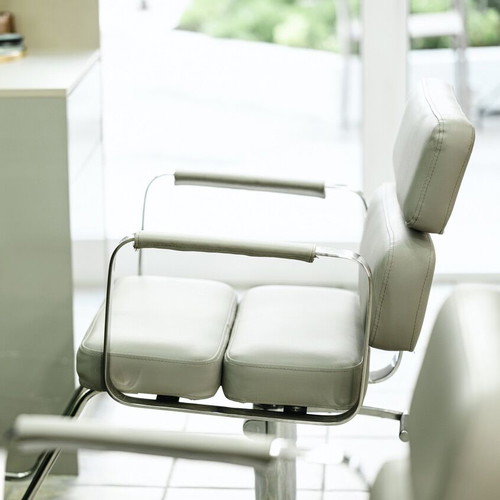 Hairdressing chairs and shampoo basin like new, set of 2+1
