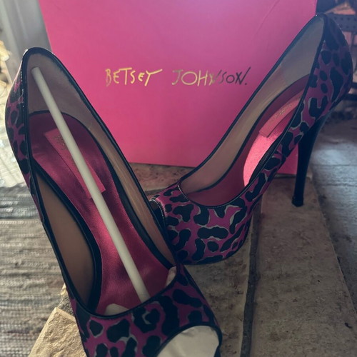 Betsey Johnson satin pumps like new, size 37.5, pink