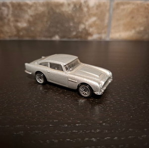 Aston Martin 1963 DB5 - James Bond Skyfall - Hot Wheels