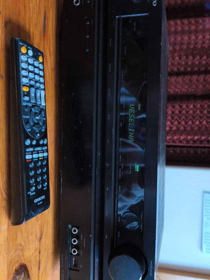 Onkyo 300 W ресивър като нов, използван веднъж