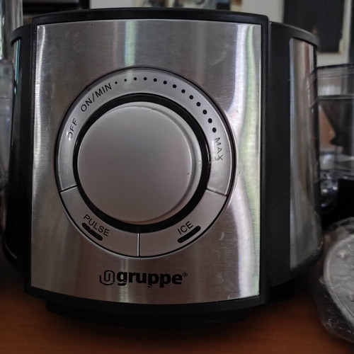 Kitchen machine like new with blender, juicer, mixer, food processor