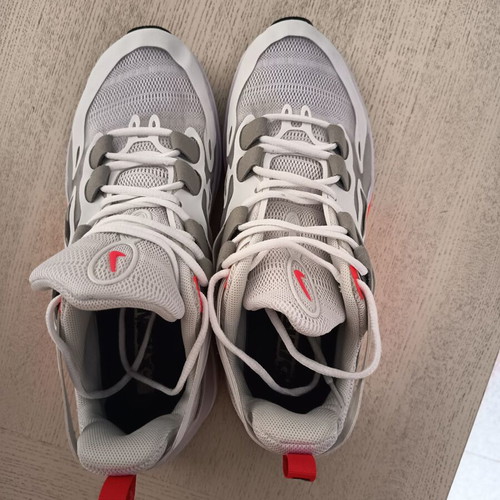 Nike SIGNAL Size 41 Like New