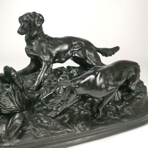 Metal hunting statue with dogs used, 70s