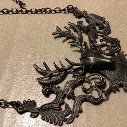 Decorative black necklace like new, matte design