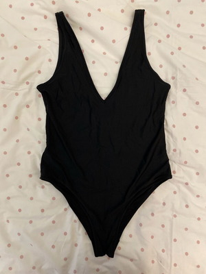 Ολόσωμο μαύρο μαγιό H&M σαν καινούργιο με ντεκολτέ και ανοιχτή πλάτη