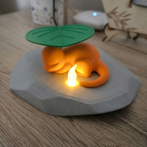 Charmander lamp like new with led candle