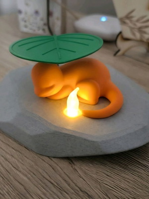 Charmander lamp like new with led candle