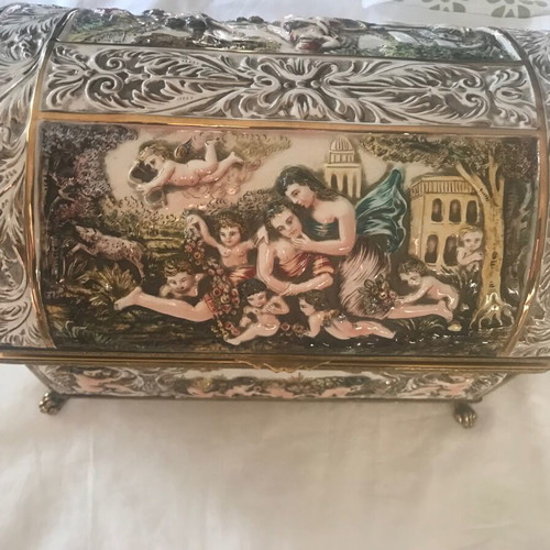 Capodimonte Italy chest used, early 20th century