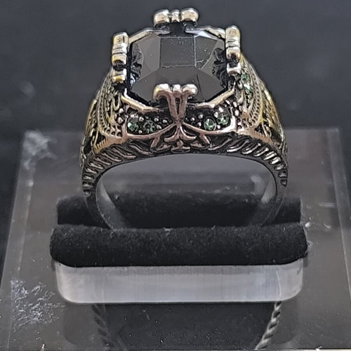 Men's Vintage Ring with Black Stone and Engraved Details new