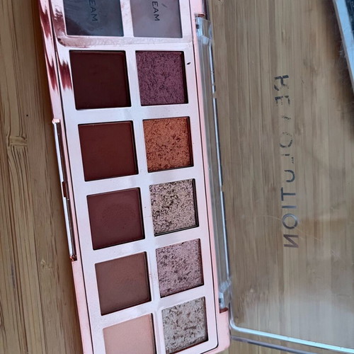 Makeup Revolution The True Icon eyeshadow palette like new