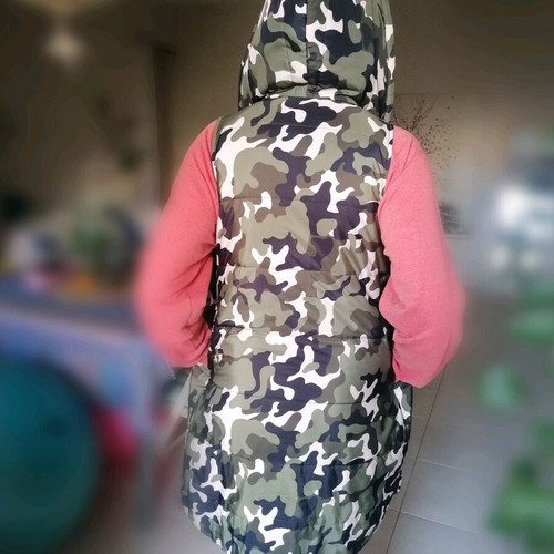 Women's camouflage vest jacket with hood like new, multicolor
