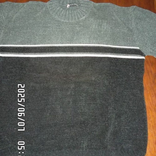 Belle Natte pullover size XL like new with soft texture