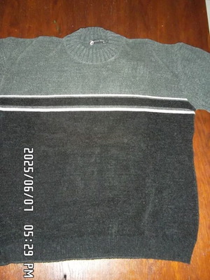 Belle Natte pullover size XL like new with soft texture