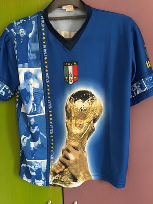 Italy National Football Jersey 2006 vintage, like new