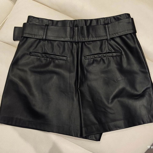 Zara faux leather shorts small like new, black