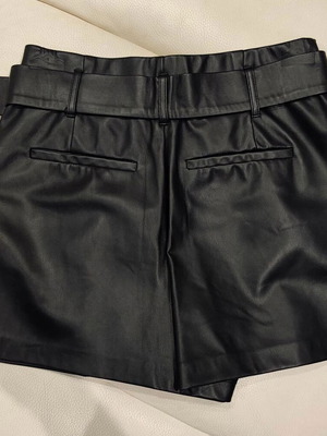 Zara faux leather shorts small like new, black