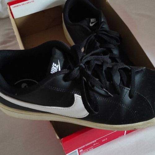 Nike sneakers men's size 42.5 like new black and white