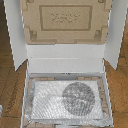 Xbox Series S σαν καινούργιο με κουτί και gamepad