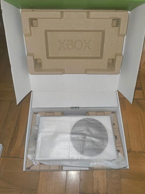 Xbox Series S σαν καινούργιο με κουτί και gamepad
