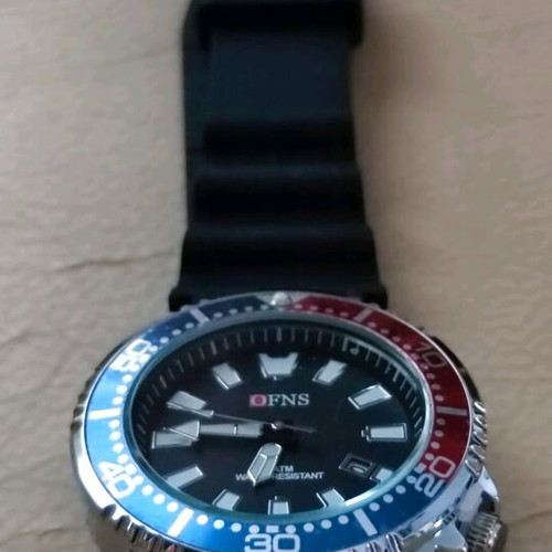 Men's quartz watch new with two-tone bezel and silicone strap