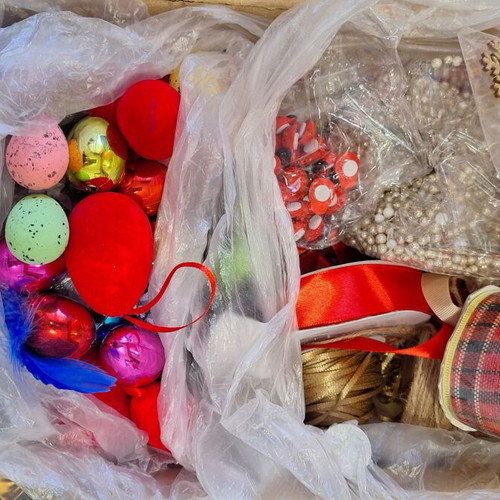 Packaging and jewelry materials used, pack