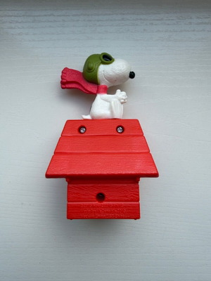 Фигура McDonald’s Happy Meal Snoopy Peanuts 2015 употребявана
