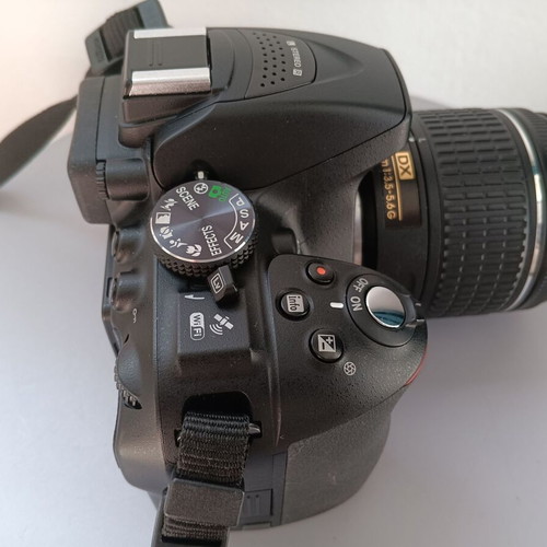 Nikon D5300 DSLR like new with 18-55mm lens