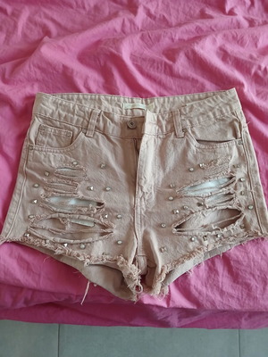 Shorts like new, medium size, pink with studs and rips