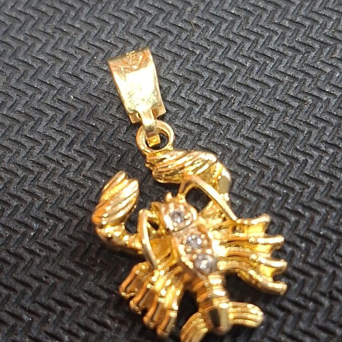 Gold Cancer Pendant 14 Carat like new, 3×1.5 cm, 2.2 grams