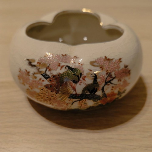 Japanese Gold Satsuma vase and ashtray set used