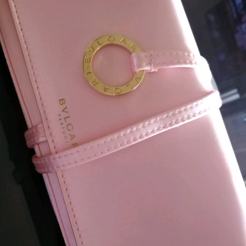 Τσαντάκι Bvlgari perfume καινούργιο, σατέν ροζ με dust bag