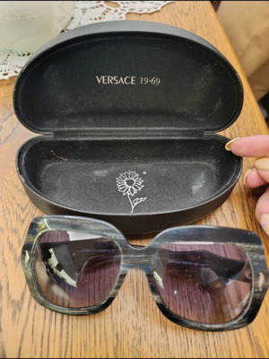 Γυαλιά ηλίου Versace 19•69 μεταχειρισμένα, μαύρος σκελετός με μικρές φθορές στα τζάμια