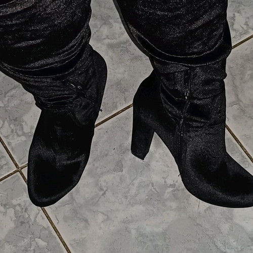 Women's black high boots with heel, like new, size 39