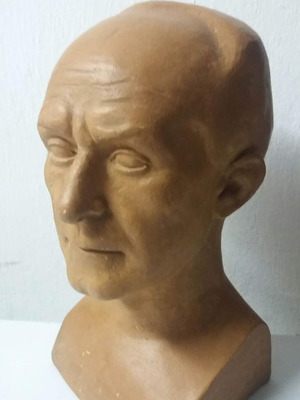 Sculpture face in excellent condition