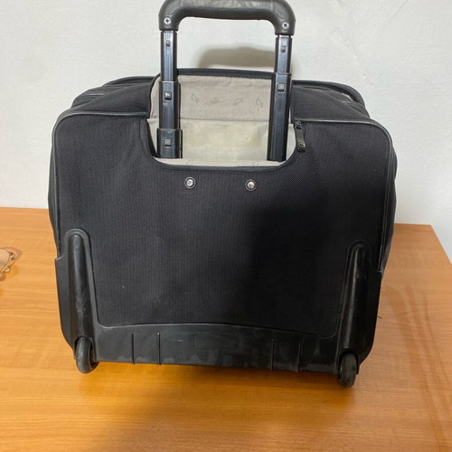 Carpisa professional briefcase used with wheels and handle