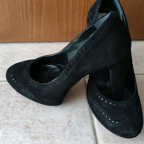 Black pumps size 38 like new