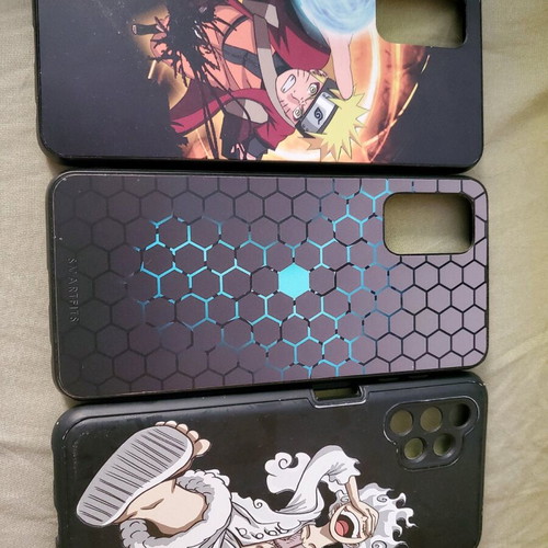 Mobile phone cases used, set of 3 pieces