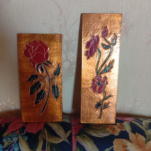 Set of 2 copper wall decorations on wooden base, like new, vintage style