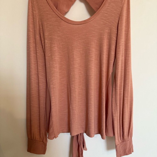 Reign blouse new with open back silk and viscose XS