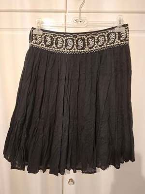 High-waisted black skirt BONN with embroidered bead and sequin belt, like new, size M