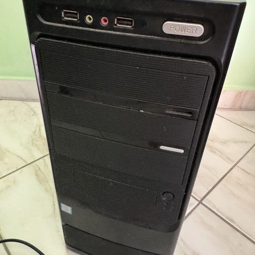 Mid Tower ATX Computer Case used, empty chassis