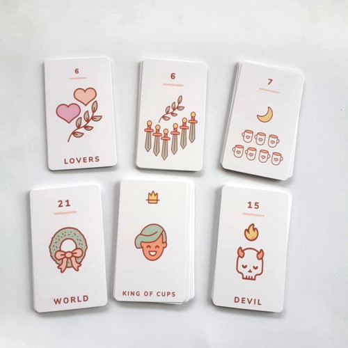 Kawaii Tarot Cards like new, minimal and cute deck