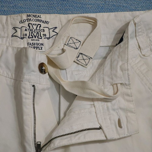 McNeal men's cargo shorts white like new, size M