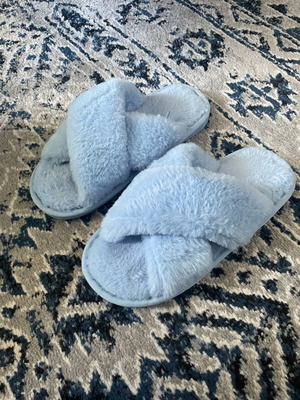 Sinsay fuzzy slippers like new, size 36-37, blue