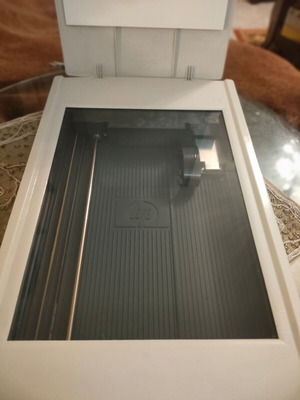 HP Scanjet 2400 flatbed scanner used