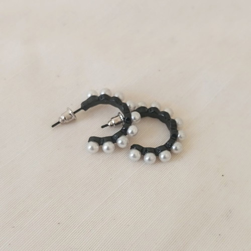 Mini black hoop earrings with pearls new