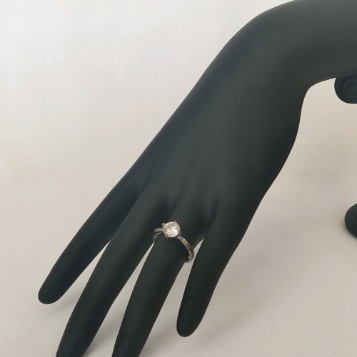 Women's ring used with decorative stone and engraving silver