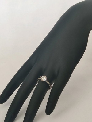 Women's ring used with decorative stone and engraving silver