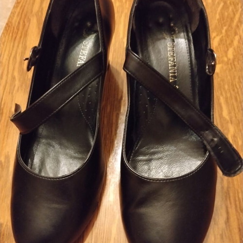 Stefania leather pumps like new, very comfortable, size 39, black